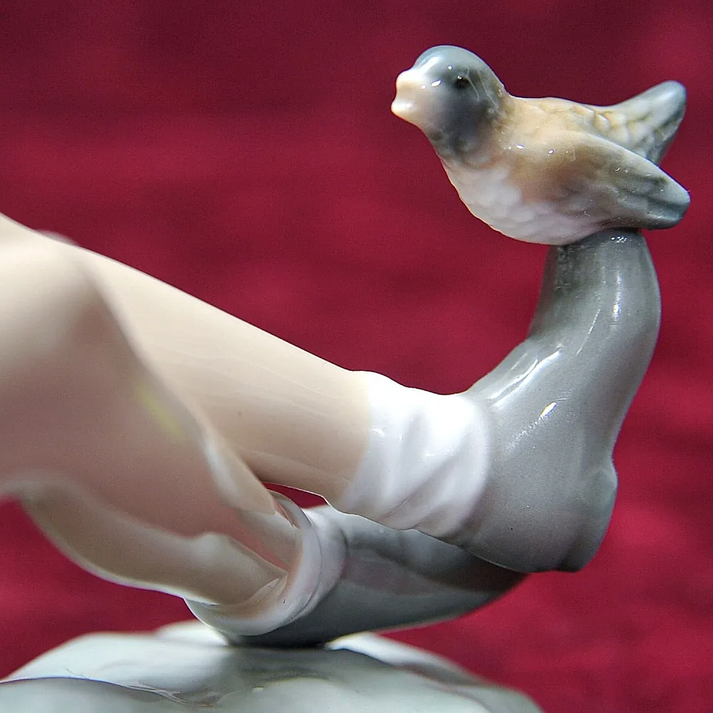 Коллекционная Фарфоровая статуэтка «Мальчик с птицей», Lladro Испания - 1970 год.