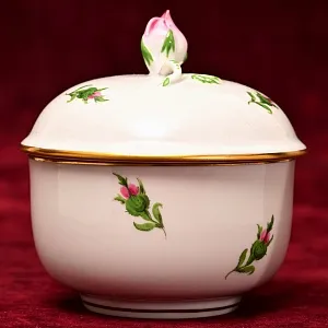 Фарфоровая Сахарница - Бонбоньерка - Шкатулка «РОЗА МЕЙСЕНА», MEISSEN Германия, середина ХХ века.