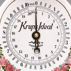 Антикварные Кухонные Весы «Гирлянда из Роз» в Фарфоровом корпусе KRUPS IDEAL, Германия -1915 год.