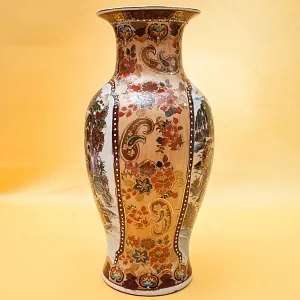 Ваза «ПРОГУЛКИ В САДУ» технике Мориаж Н-36 см., Фарфор, Китай, 70 -е годы ХХ века.