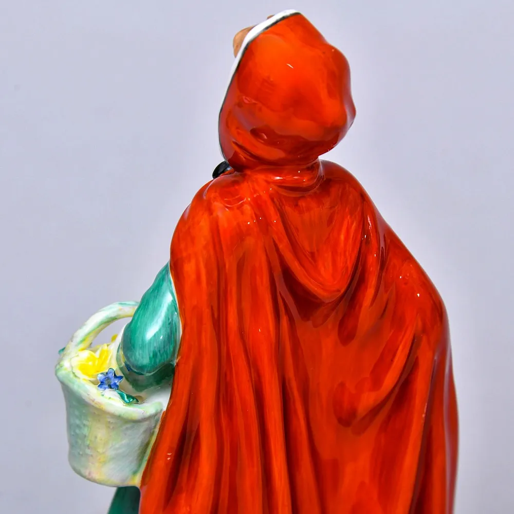 Коллекционная Фарфоровая статуэтка «Джин. Девушка в зеленом платье», Royal Doulton Англия.