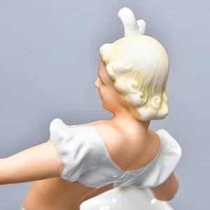Фарфоровая статуэтка «ТАНЦОВЩИЦА» Н-24 см. Schau Bach Kunst  Германия - 1953 год.