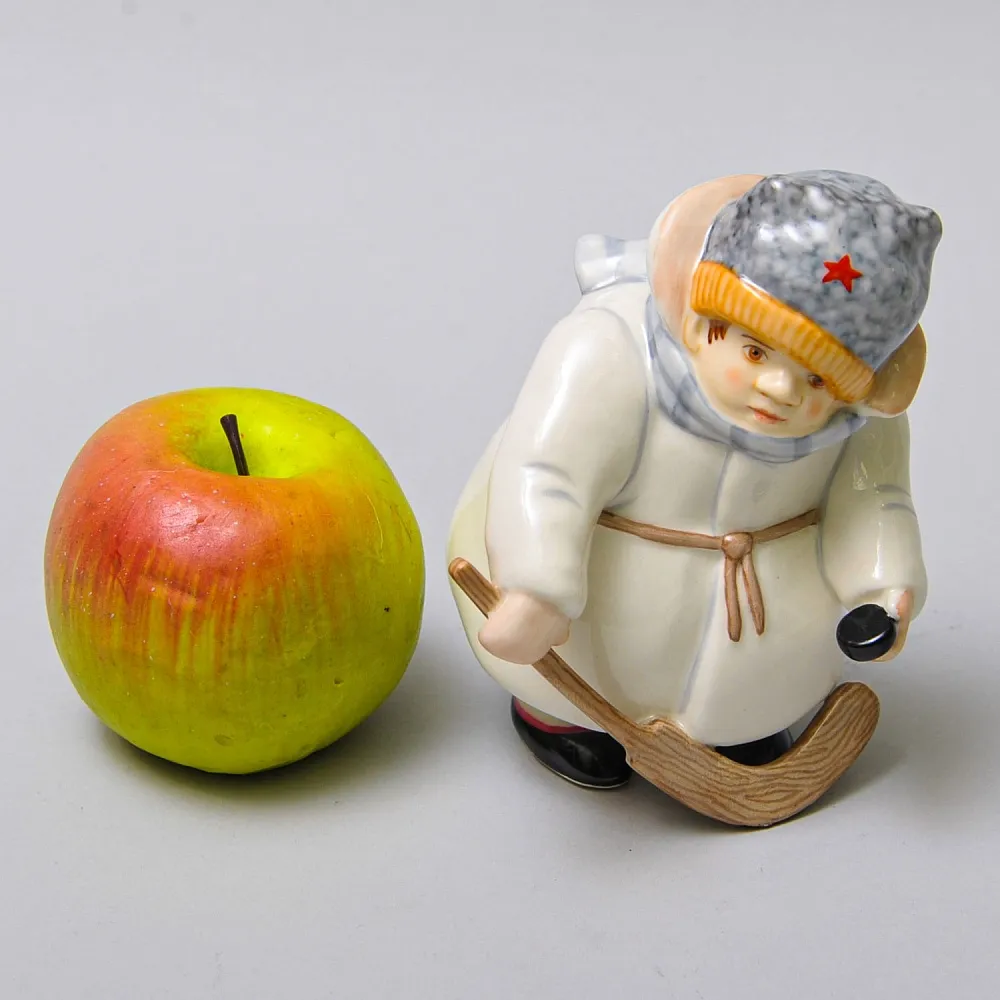 Авторская Коллекционная Фарфоровая Статуэтка «Хоккей моего детства», Россия.