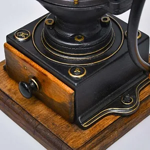 Антикварная Коллекционная Чугунная Ручная Механическая Кофемолка Франция, начало ХХ века.