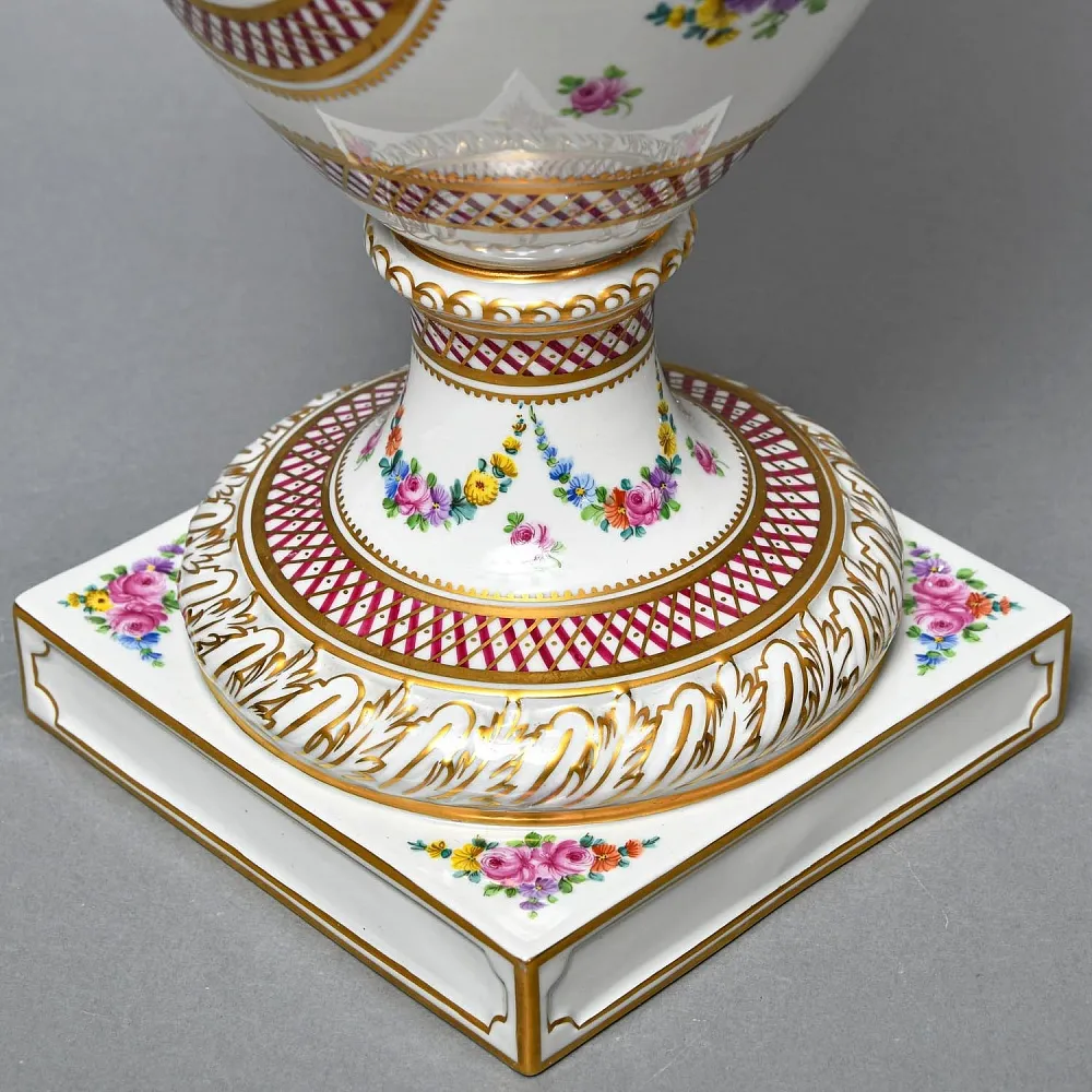 Большой Фарфоровый Вазон - Ваза с крышкой «Цветочная гирлянда», SP Dresden Германия, 50-е гг. ХХ века.