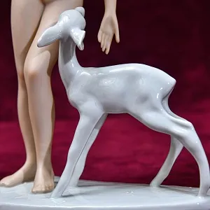Авторская Фарфоровая статуэтка «Девушка с оленёнком», WALLENDORF, Германия середина ХХ века.