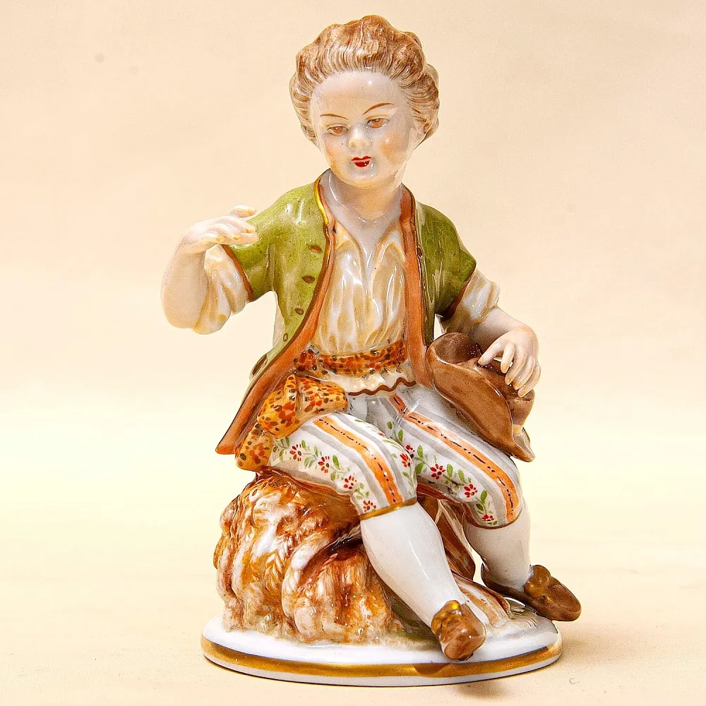 Редкая! Коллекционная фарфоровая статуэтка «МАЛЬЧИК СО ШЛЯПОЙ», Unterweissbach Германия.