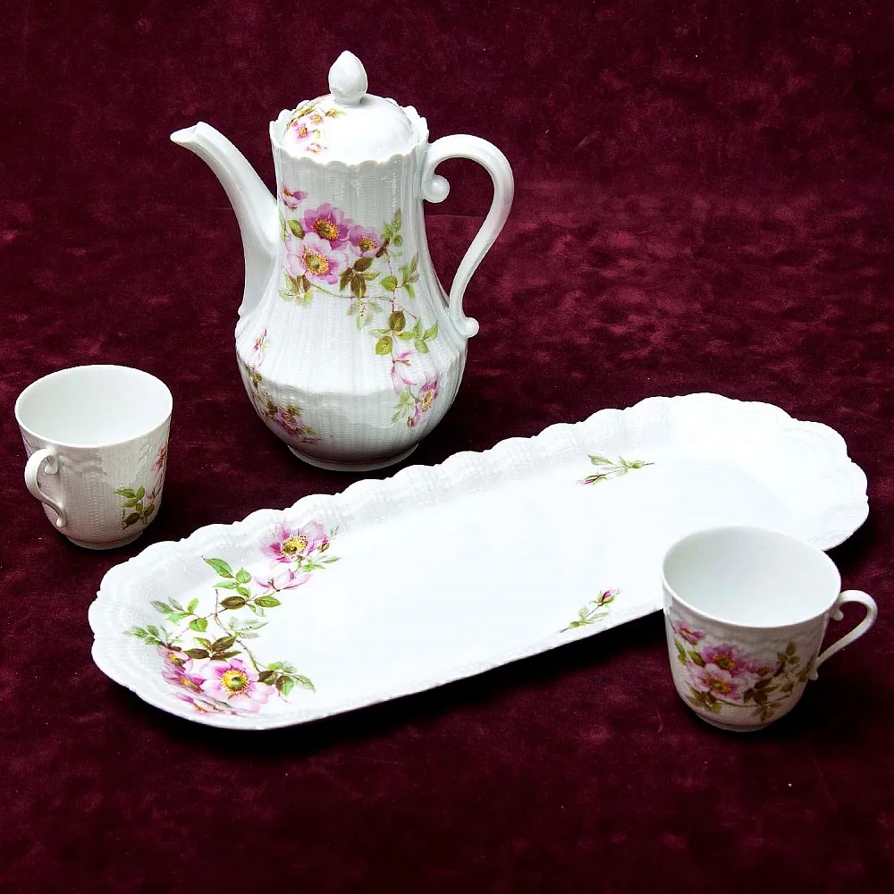 Чайно-кофейный Фарфоровый набор «Тет-а-Тет» из серии «Шиповник», Limoges Франция -1979 год.