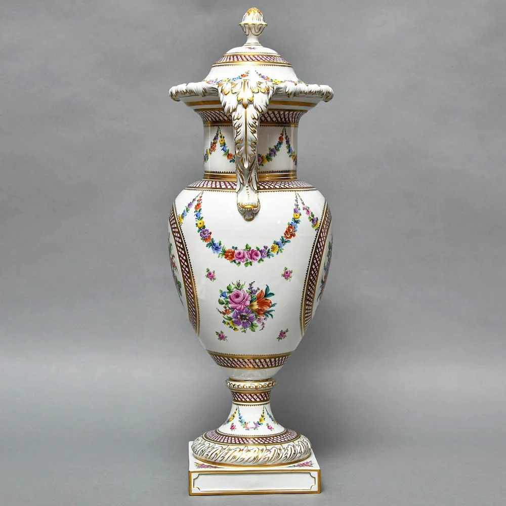 Большой Фарфоровый Вазон - Ваза с крышкой «Цветочная гирлянда», SP Dresden Германия, 50-е гг. ХХ века.