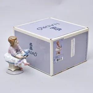 Авторская Фарфоровая статуэтка «Девочка с плюшевым мишкой», Lladro Испания - 1993 год.