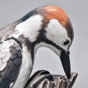 Коллекционная Фарфоровая статуэтка «Птица. Дятел на ветке», Dahl-Jensen Дания, середина ХХ века. 