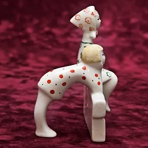 Фарфоровая статуэтка «На заборе», СССР Сысертский фарфоровый завод, 1960 - 1977 гг. 