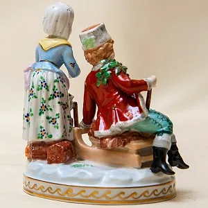 Фарфоровая статуэтка «Дети - Маленькие помощники» SP Dresden, Германия середина ХХ века.