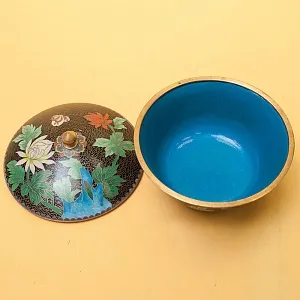 Винтажная Шкатулка «В Саду» в технике «Клуазоне» Китай 50 -е годы ХХ века.