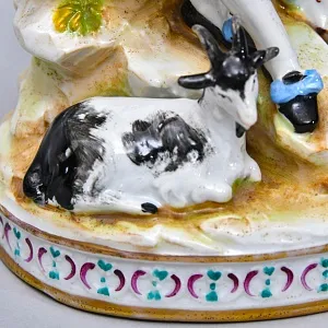 Антикварная Фарфоровая статуэтка «СВИДАНИЕ. ПТИЦА В РУКЕ», Aelteste Volkstedter Германия.