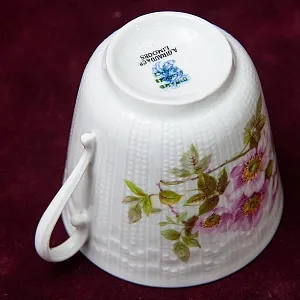 Чайно-кофейный Фарфоровый набор «Тет-а-Тет» из серии «Шиповник», Limoges Франция -1979 год.