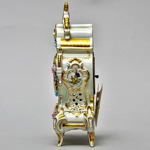 Каминные Кварцевые Часы в стиле Рококо, Фарфор SANDIZELL, Германия 80-е годы ХХ века.