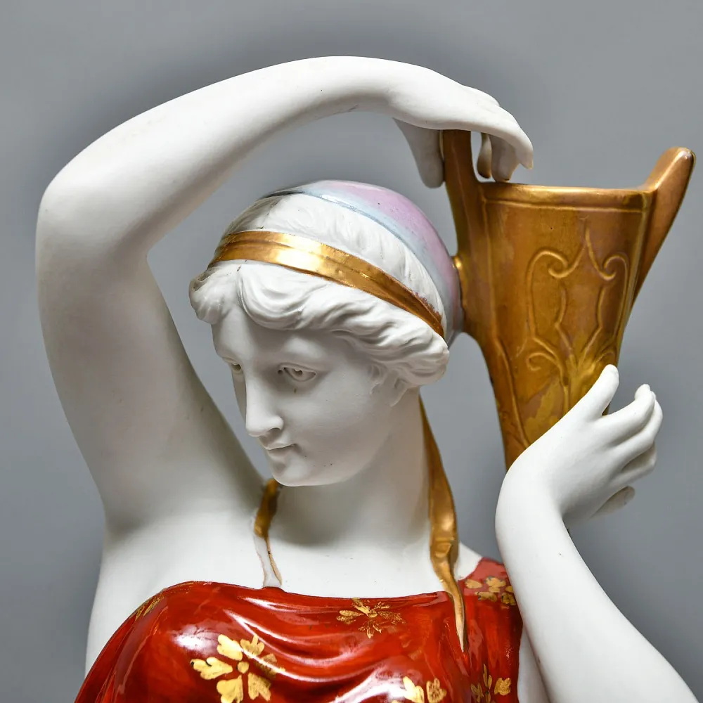 Антикварная Фарфоровая статуэтка «Девушка с кувшином», Nymphenburg Германия, начало ХХ века.