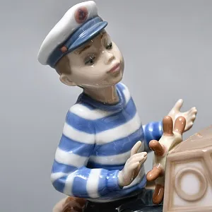 Коллекционная Фарфоровая статуэтка «Маленький капитан», Lladro Испания, 1993 - 1996 годы.