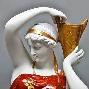 Антикварная Фарфоровая статуэтка «Девушка с кувшином», Nymphenburg Германия, начало ХХ века.