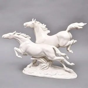 Большая Фарфоровая Статуэтка «БЕГУЩИЕ ЛОШАДИ», Hutschenreuther Германия, вторая половина ХХ века.