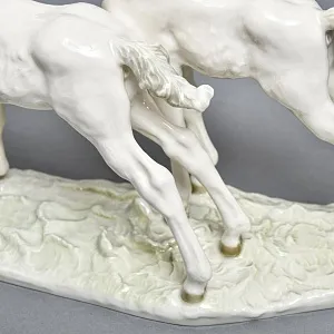 Коллекционная статуэтка «Лошади - Играющие Жеребята», Фарфор Hutschenreuther Германия, 1965 год.