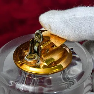 Хрустальная Настольная Газовая Зажигалка «Лев - Царь зверей», Франция, Лалик / Laligue, вторая половина ХХ века. 