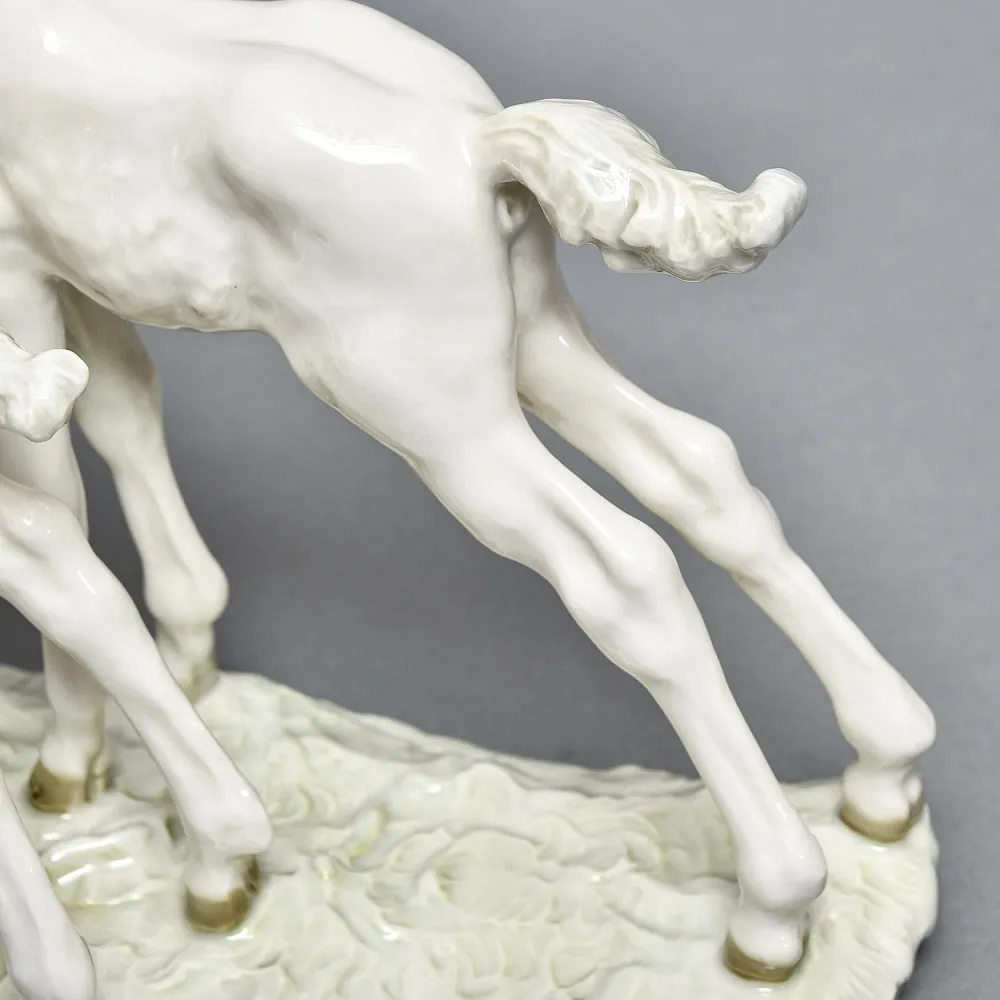 Коллекционная статуэтка «Лошади - Играющие Жеребята», Фарфор Hutschenreuther Германия, 1965 год.