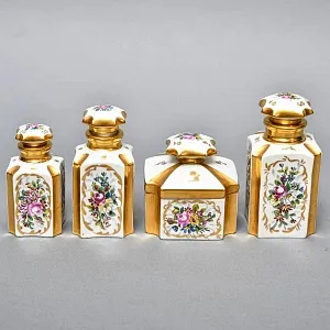 Антикварный Парфюмерный набор - три Флакона и Шкатулка, Limoges Франция, конец XIX - начало ХХ века. 