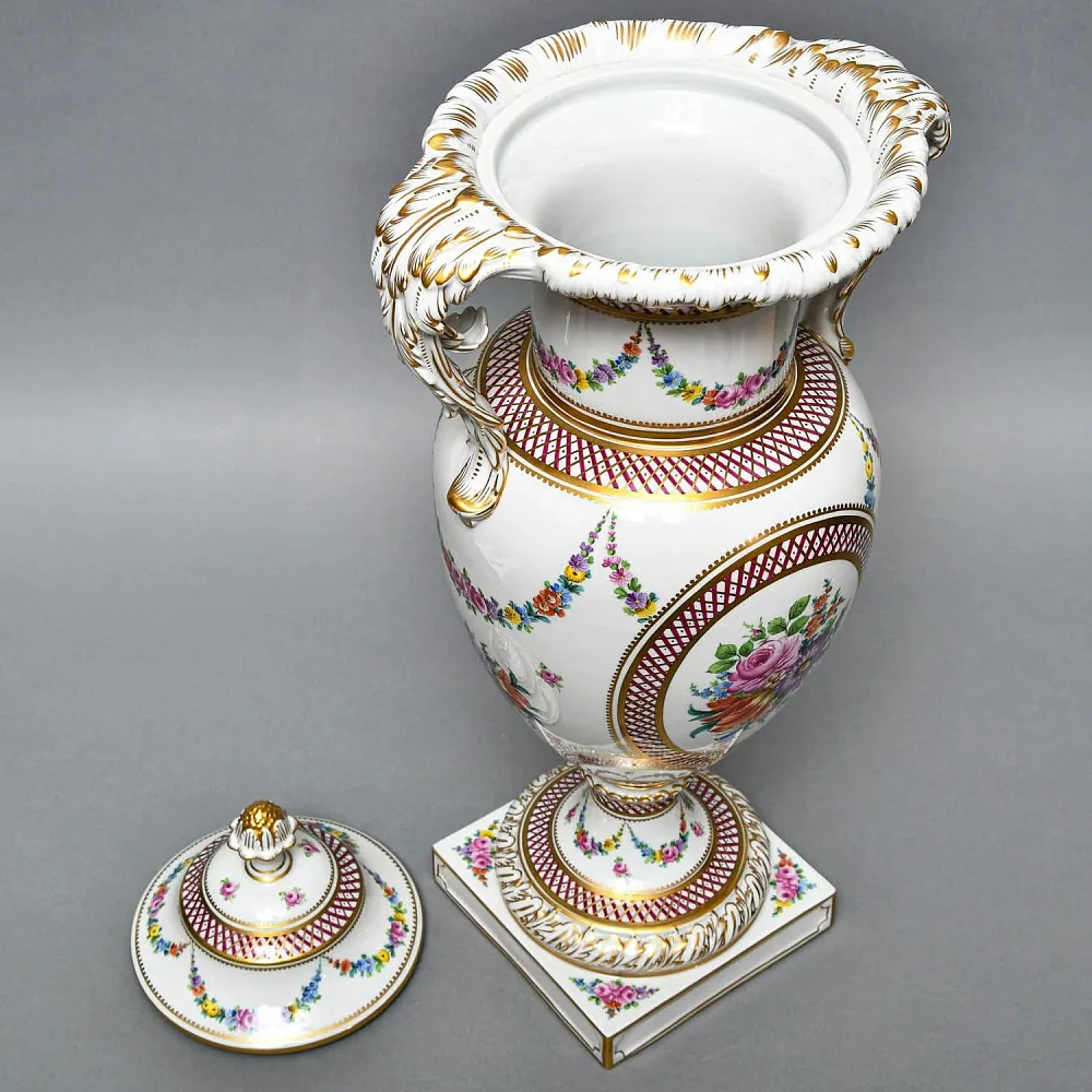 Большой Фарфоровый Вазон - Ваза с крышкой «Цветочная гирлянда», SP Dresden Германия, 50-е гг. ХХ века.