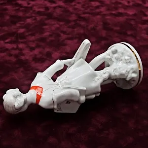 Коллекционная Фарфоровая статуэтка «Девочка Пионерка со скрипкой», «Красный фарфорист» Чудово, СССР -1958 год. 