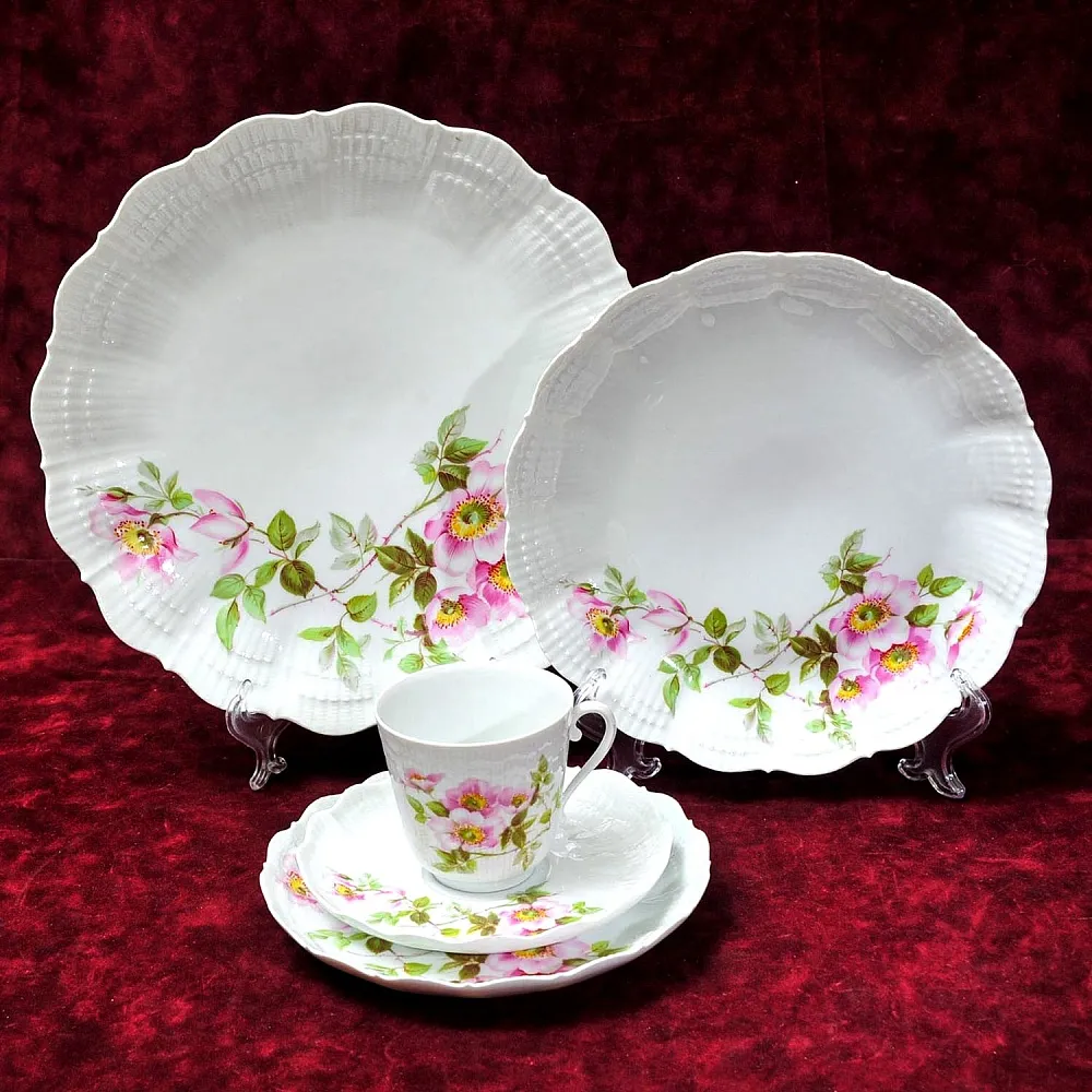 Фарфоровый Сервиз «Эгоист» - 5 предметов из серии «Шиповник», Limoges Франция -1979 год.