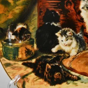 Коллекционная Фарфоровая тарелка «Кошка и котята - Игра в гостиной», W.J.GEORGE США - 1991 год.
