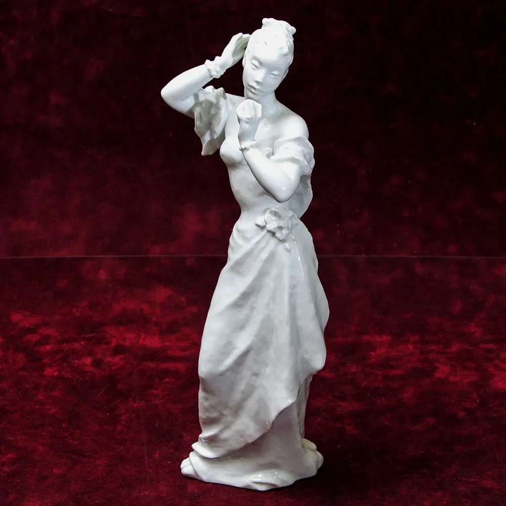 Авторская Фарфоровая статуэтка «Девушка с зеркалом», ROSENTHAL Германия -40е годы ХХ века.