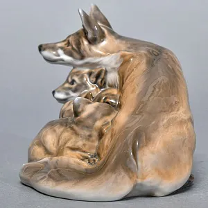 Коллекционная Фарфоровая статуэтка «Лиса с лисятами», Royal Copenhagen Дания - 1963 год. 