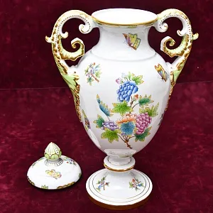 Большой Фарфоровый Вазон - Ваза с крышкой из коллекции «Victoria», HEREND Венгрия.