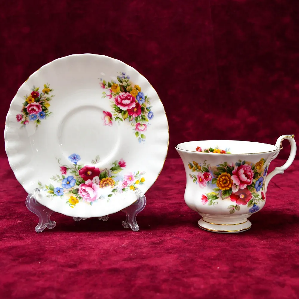 Коллекционная Фарфоровая Чайная пара «Сад в Челси», ROYAL ALBERT Англия, вторая половина ХХ века.