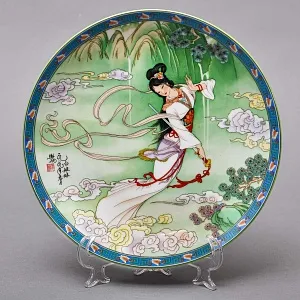 Коллекционная Тарелка «Китайская девушка в белом платье с мечом» Фарфор, Китай -1989 год.