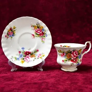 Коллекционная Фарфоровая Чайная пара «Сад в Челси», ROYAL ALBERT Англия, вторая половина ХХ века.