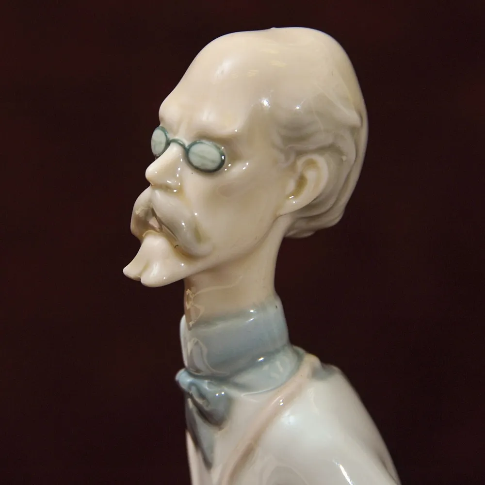 Большая Коллекционная Фарфоровая статуэтка «Земский доктор», Lladro Испания 1969 год.