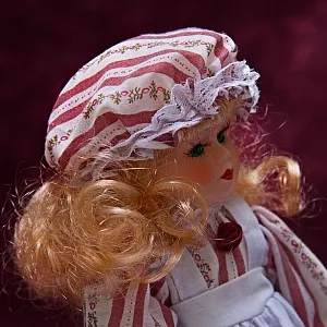 Коллекционная фарфоровая кукла №4 Бельгия Н - 27 см.