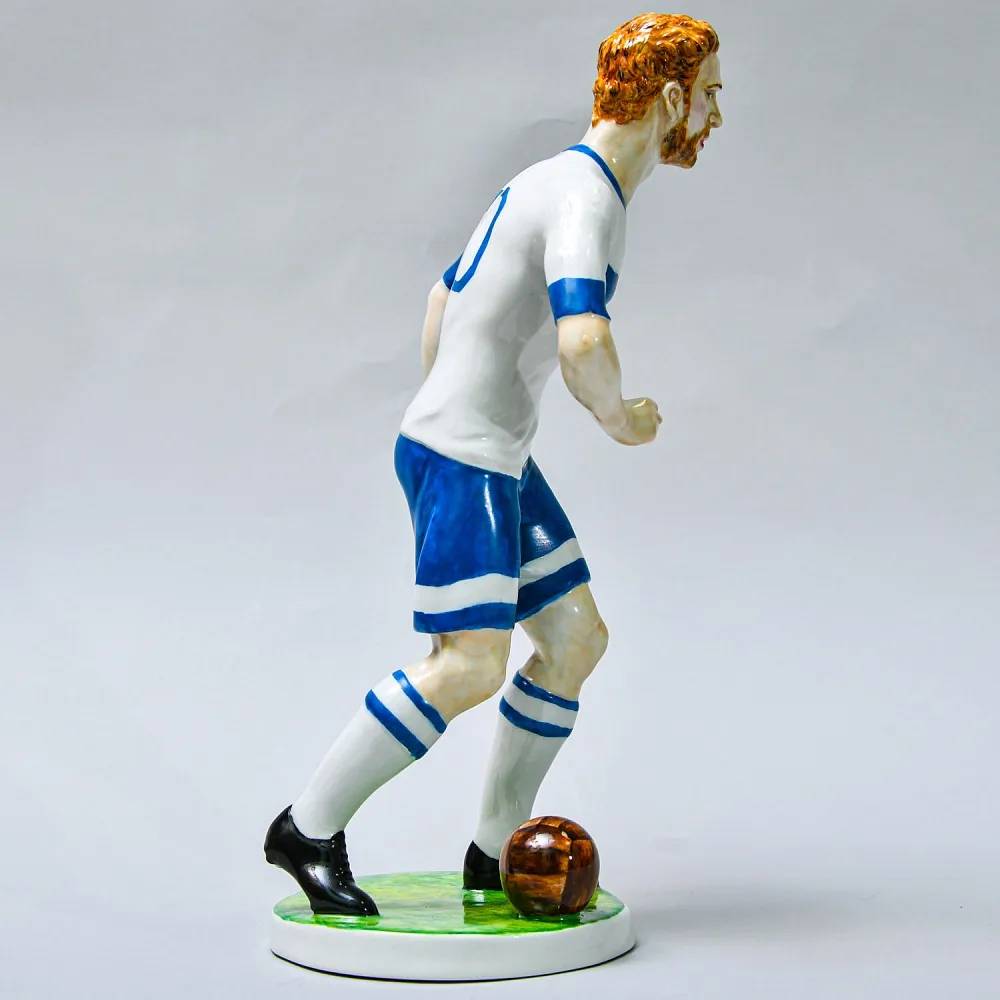Большая Коллекционная Авторская Статуэтка «Футболист ДИНАМО», фарфор, Россия -1993 год.