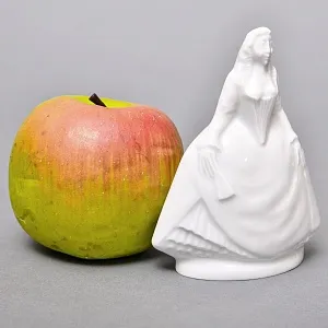 Коллекционная Фарфоровая статуэтка «Девушка с веером», MEISSEN / МЕЙСЕН Германия.