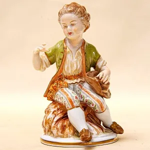 Редкая! Коллекционная фарфоровая статуэтка «МАЛЬЧИК СО ШЛЯПОЙ», Unterweissbach Германия.