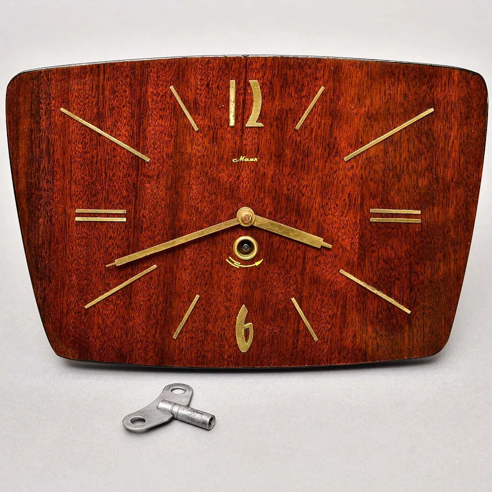 Редкость! Механические Настенные Часы «МАЯК» в деревянном корпусе - СССР - 1965 год.