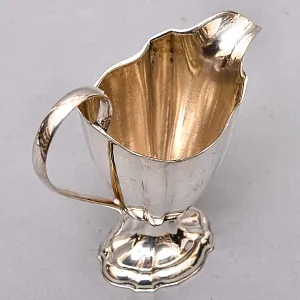 Классический Металлический Молочник - Соусник - Кувшинчик. Silverplate, SHEFFIELD Англия 50-е годы ХХ века.