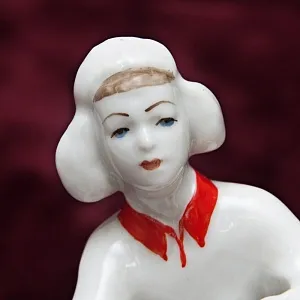 Коллекционная Фарфоровая статуэтка «Юный хоккеист», ЛЗФИ СССР, 1956 - 1967 годы. 