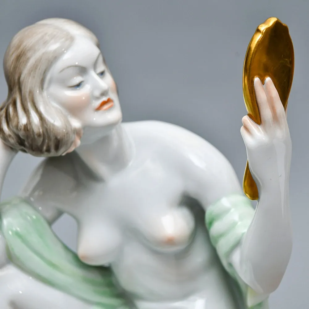 Коллекционная Фарфоровая статуэтка «Обнаженная девушка с зеркалом», HEREND Венгрия.