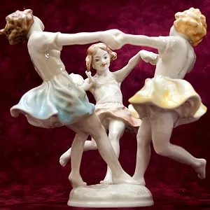 Фарфоровая Статуэтка «Майский Танец», Hutschenreuther, Германия -1955-1968 годы.