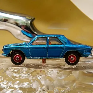 Настольный Сувенир - Памятный Подарок -  «Волга ГАЗ -24» Металл, Оргстекло - СССР -1981 год.